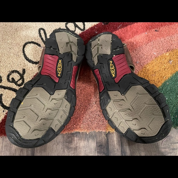 Keen Women’s Leather Sandals - Picture 2 of 3
